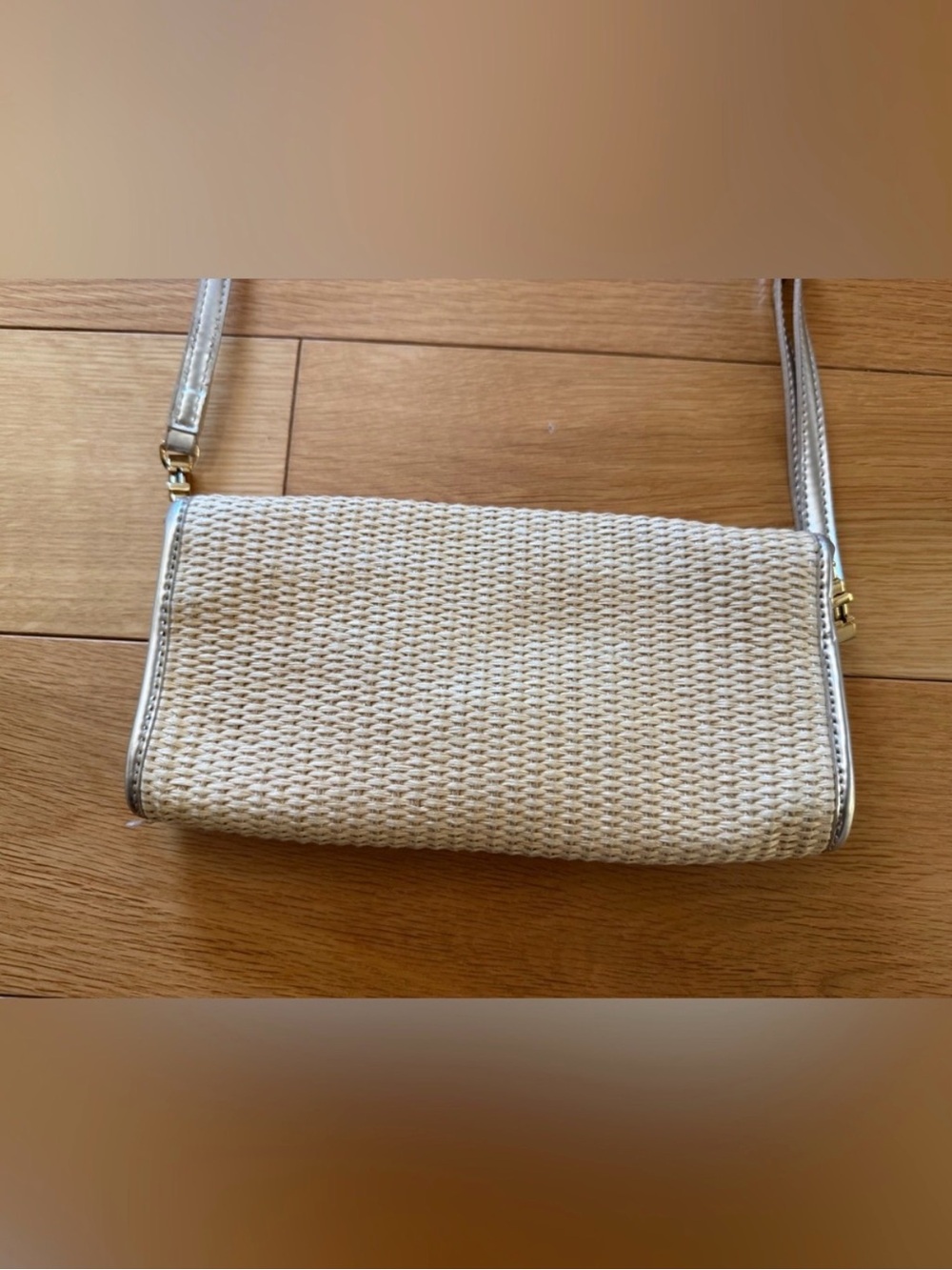 Refurbished Tory Burch Cream Woven Crossbody with Silver Trim - Picture 2 of 2